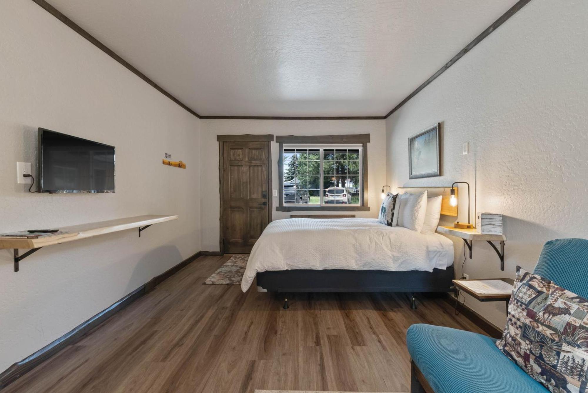 Lake Village Hotel