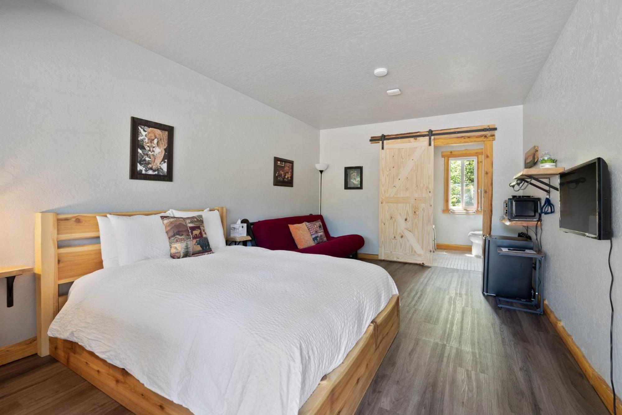 Hotel Lake Village *